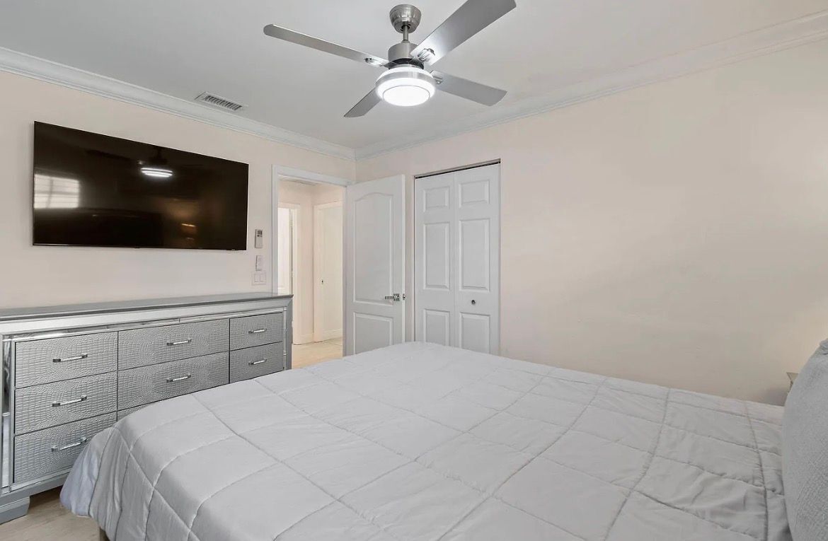 Building Photo - 9293 Heathridge Dr