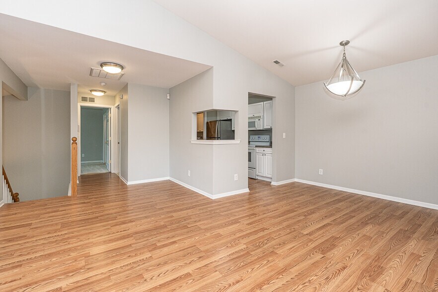 Building Photo - 5681 Pine Aires Dr