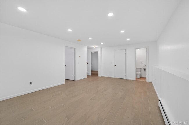 Building Photo - 13 Sutherland Dr