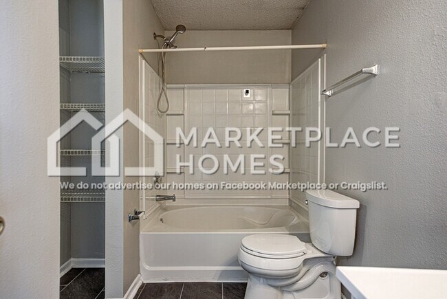 Building Photo - 2108 Bridlewood Dr