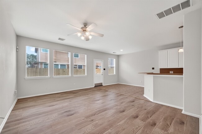 Building Photo - 16623 Newglen Ln