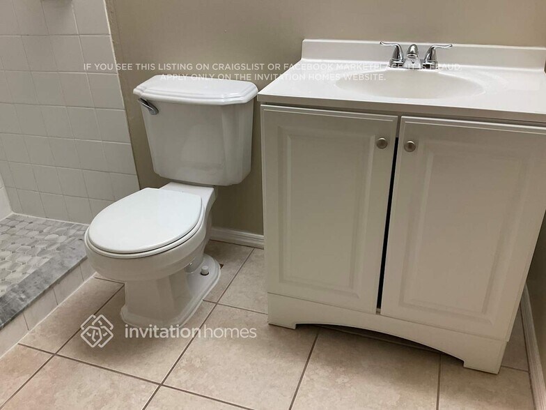 Building Photo - 1803 SW 38th Ln