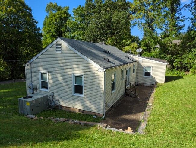 Building Photo - Cute Red Bank House