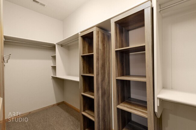 Building Photo - Shadow Mountain 3-Bedroom, 2-Bathroom Home...