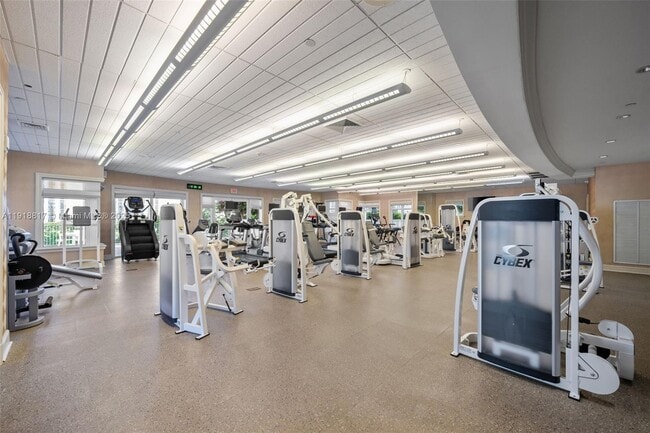 Building Photo - 20000 E Country Club Dr