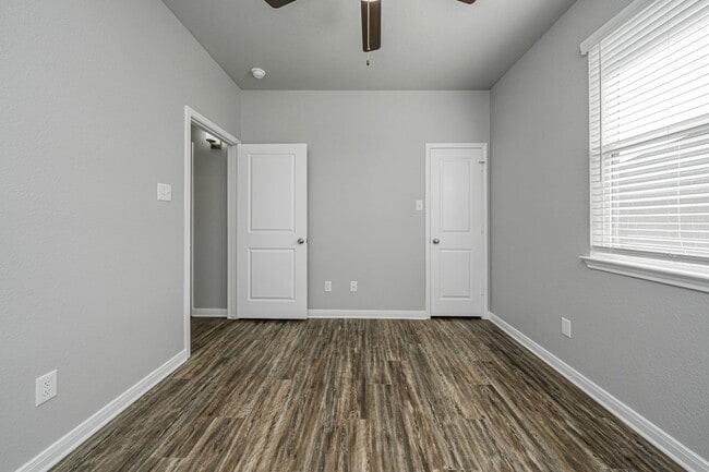 Building Photo - 8227 Bluefield Dr