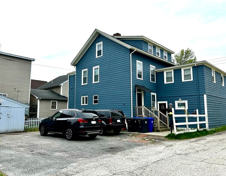 Building Photo - 146 Main St