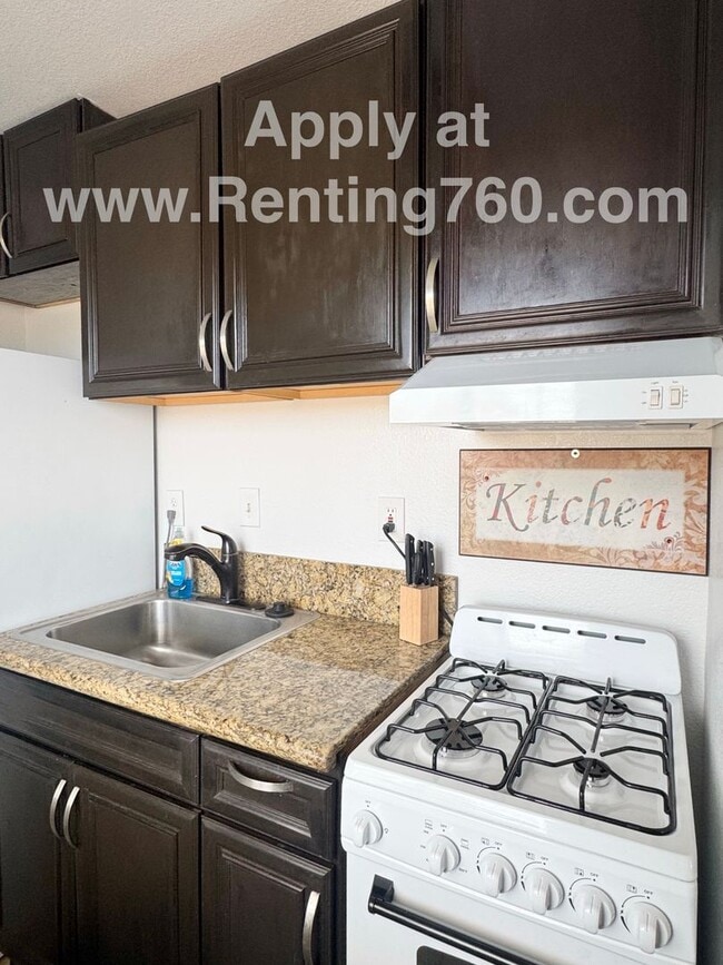 Building Photo - Super Cute Furnished Beach Cottage!