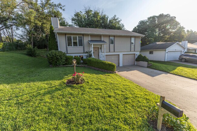Building Photo - 4371 W Southview Dr