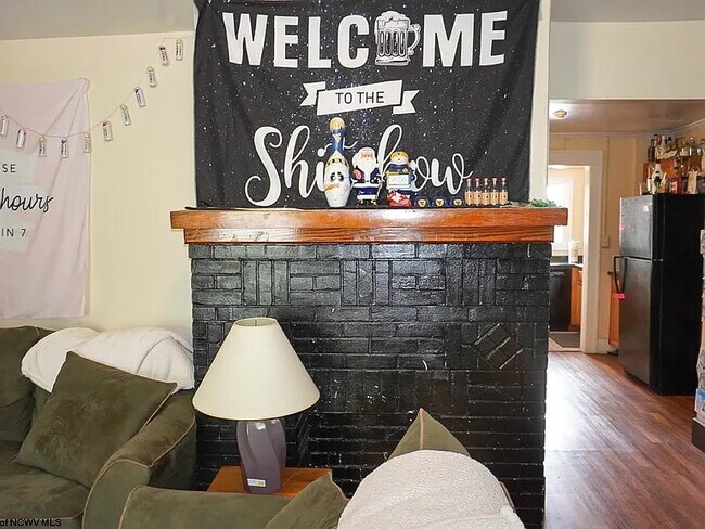 Building Photo - 148 8th St