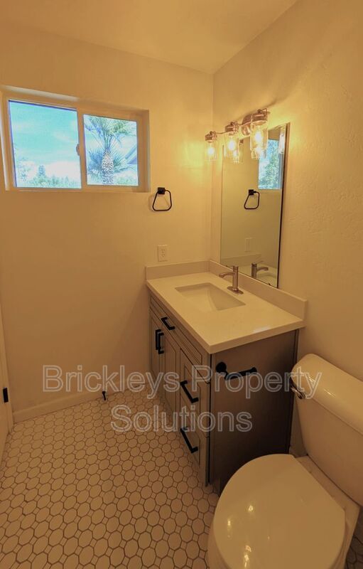 Building Photo - 2029 S Nina Cir