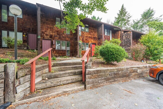 Primary Photo - 115 Beechnut St