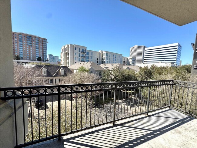 Building Photo - 2303 Mid Ln