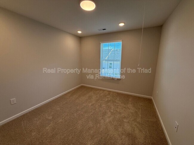 Building Photo - 907 Elderberry Wy