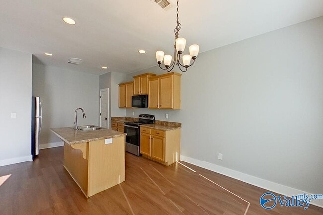 Building Photo - 8008 Shadesbrook Dr