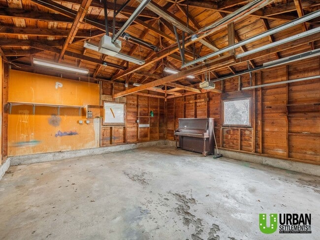 Building Photo - For Rent – Spacious 5 Bedroom Home in Spokane Valley