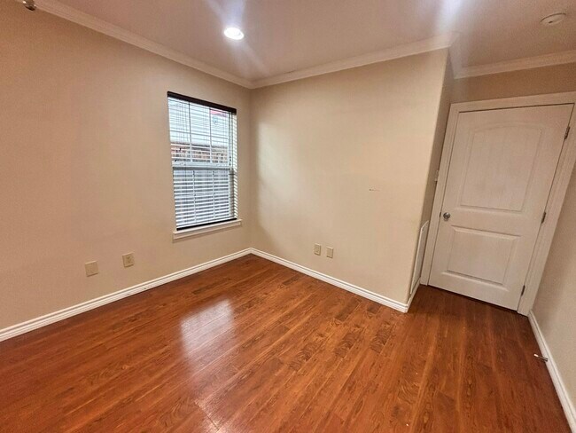 Building Photo - 10838 Hermosa Dr
