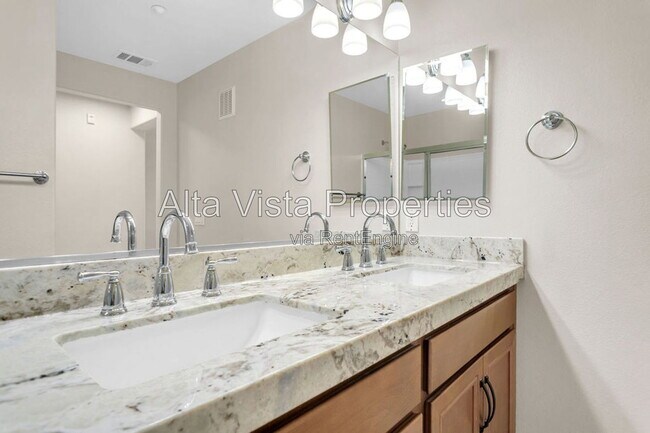 Building Photo - 16912 Laurel Hill Ln