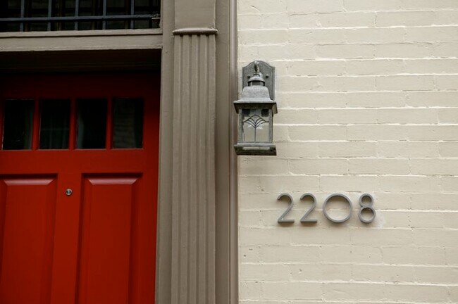 Primary Photo - 2208 Panama St