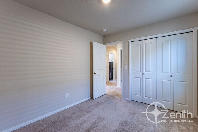Building Photo - 215 N Layla Pl