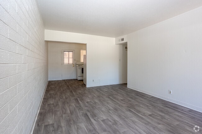 1BR, 1BA - 555SF - Living Room - Country Club Apartments