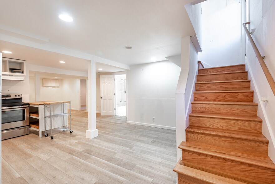 Building Photo - 2306 SE Caruthers St