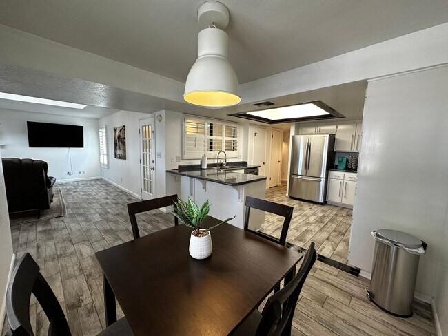 Building Photo - Furnished 3 Bedroom Condo across from Golf...