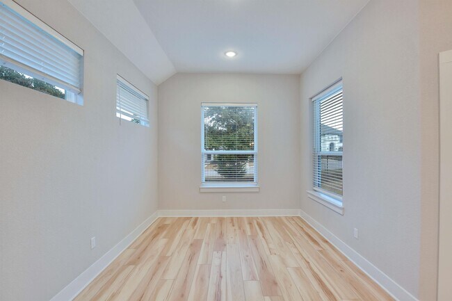 Building Photo - 48 Rancho Trail