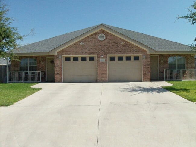 Primary Photo - Beautiful 3bed/2bath Duplex near Clear Cre...