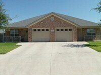 Building Photo - Beautiful 3bed/2bath Duplex near Clear Cre...