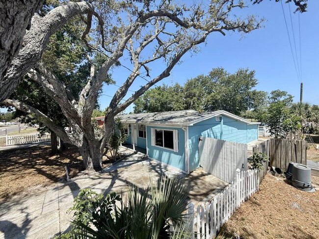 Building Photo - 1238 Bellevue Blvd
