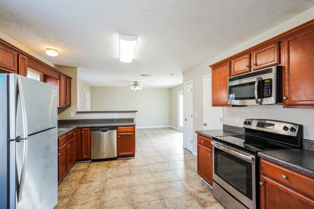 Building Photo - 127 Lyndhurst Dr