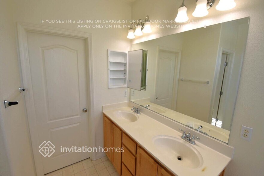 Building Photo - 260 Wapello Cir