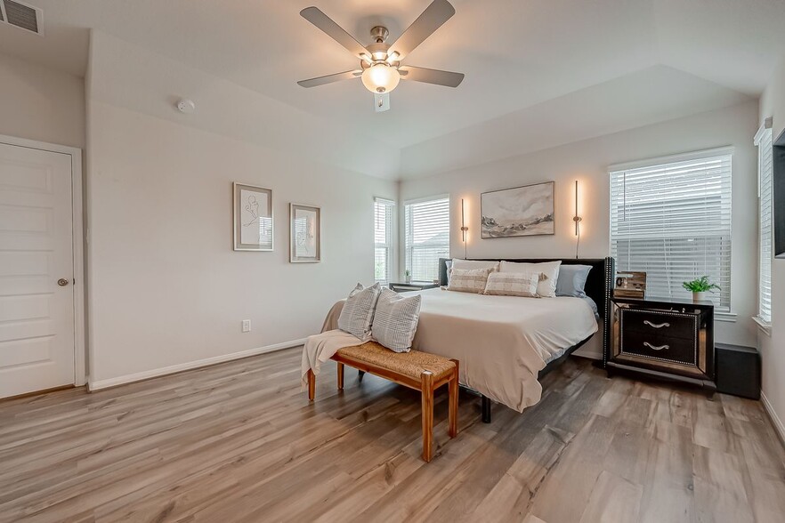 Building Photo - 2114 Cherryvale Dr