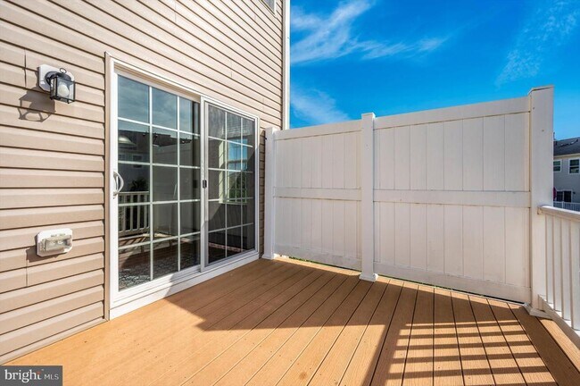 Building Photo - 7780 Dagny Wy