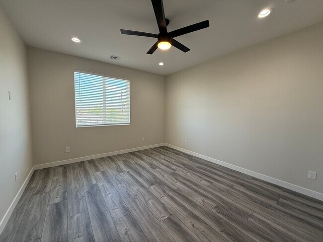 Building Photo - A614