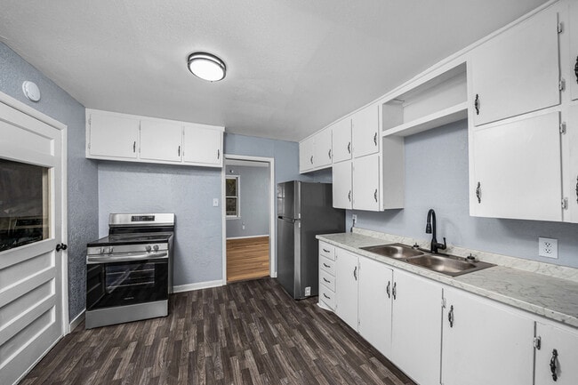 Building Photo - 2218 NW Pollard Ave