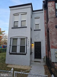 Building Photo - 1227 I St SE