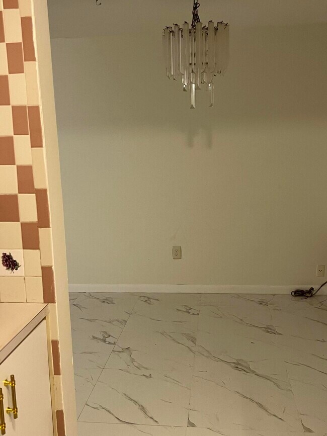 Building Photo - 911 S B St