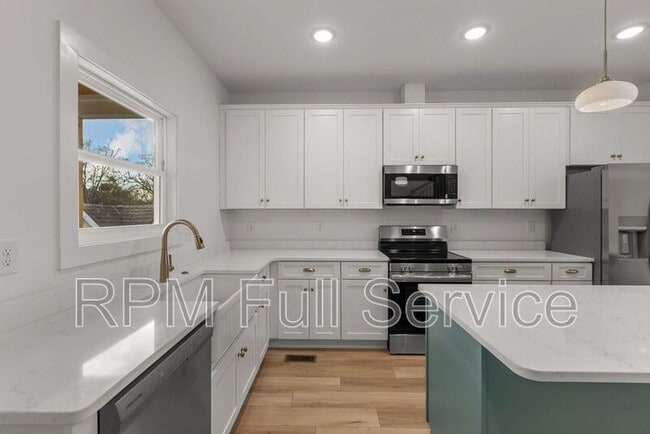 Building Photo - 1715 Heiman St