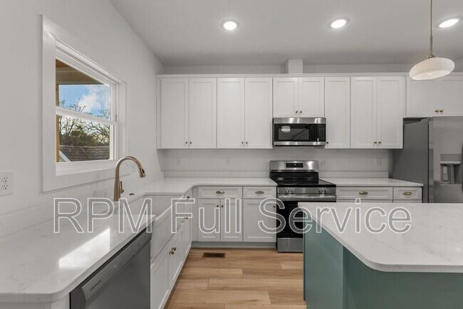 Building Photo - 1715B Heiman Street