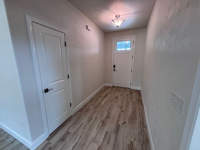 Building Photo - Welcome to this beautifully built 3-bedroo...