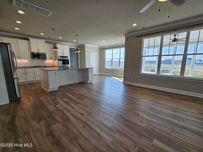 Building Photo - 204 Waterleigh Wy