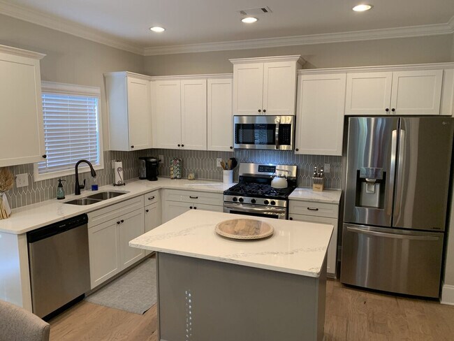 Building Photo - 4230 Old Cherokee St