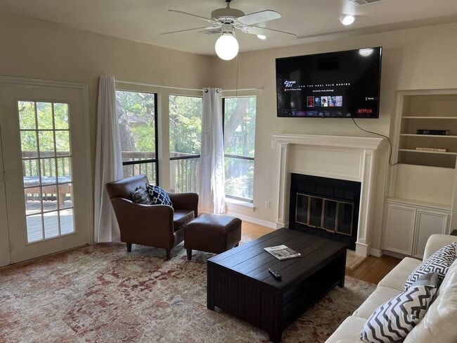 Building Photo - 501 Westbrook Dr