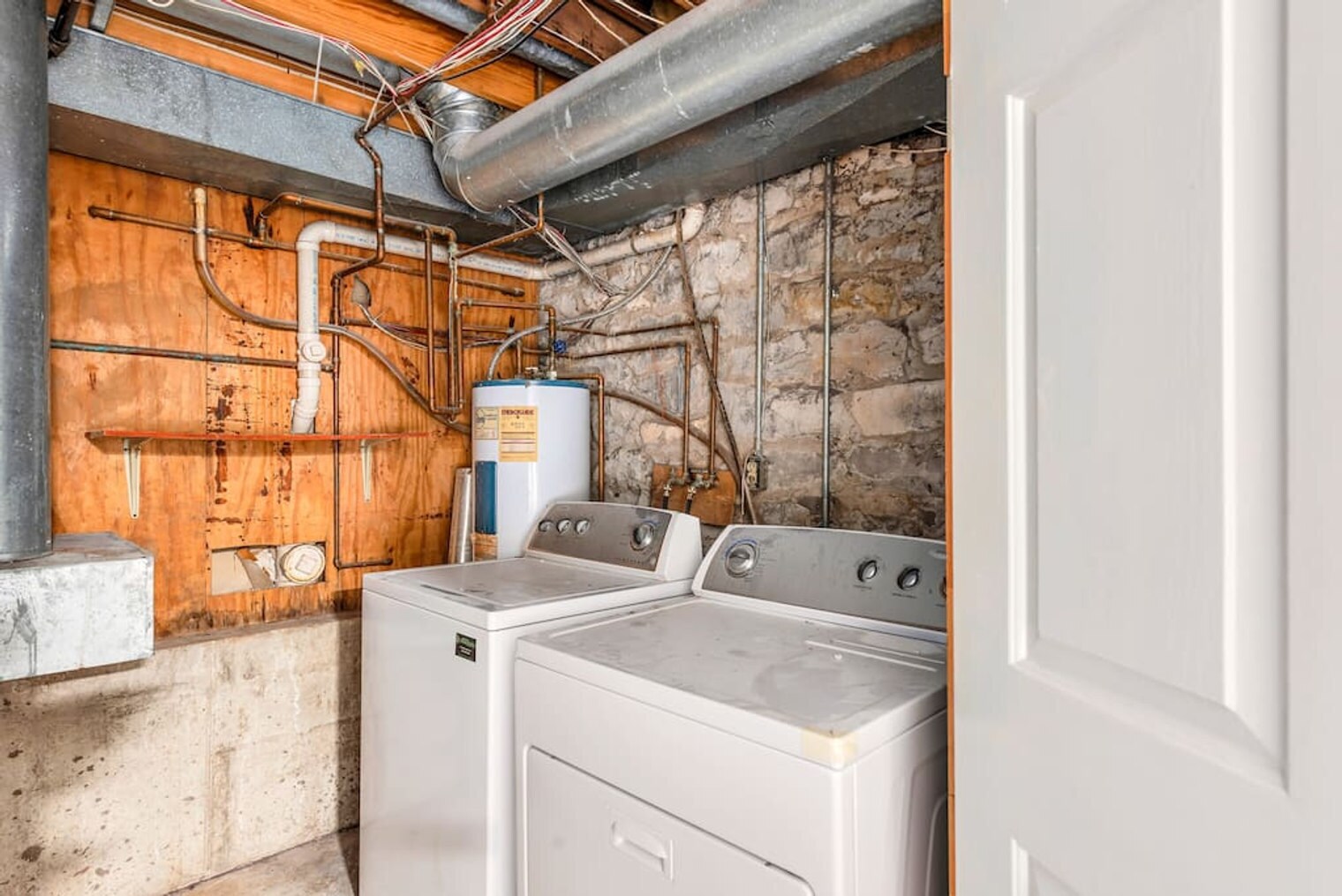 Building Photo - 713 Barton St