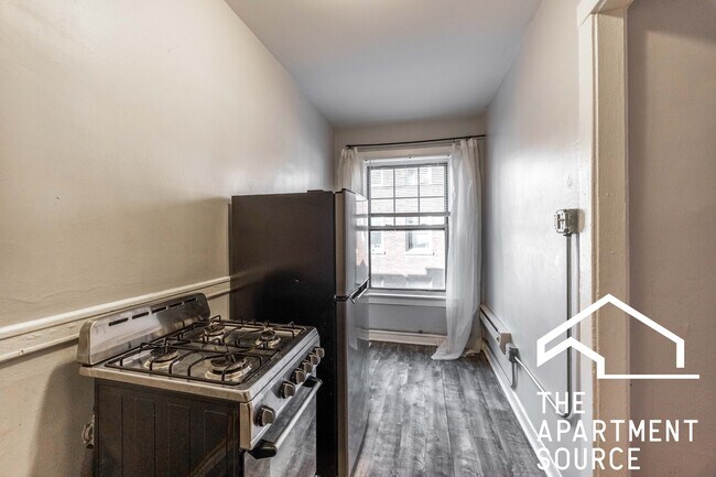 Building Photo - 3257 W Wrightwood Ave