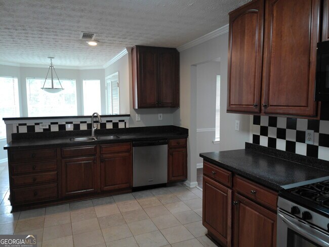 Building Photo - 235 Vaness Dr