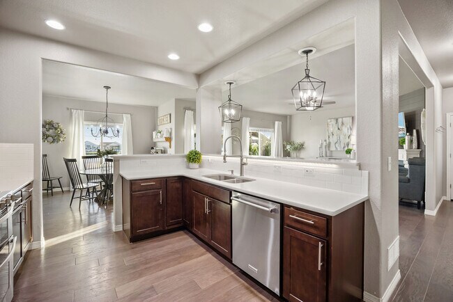 Building Photo - 580 Boxwood Dr