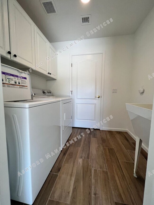 Building Photo - COME HOME TO LUXURY IN GATED GRAYHAWK GOLF...
